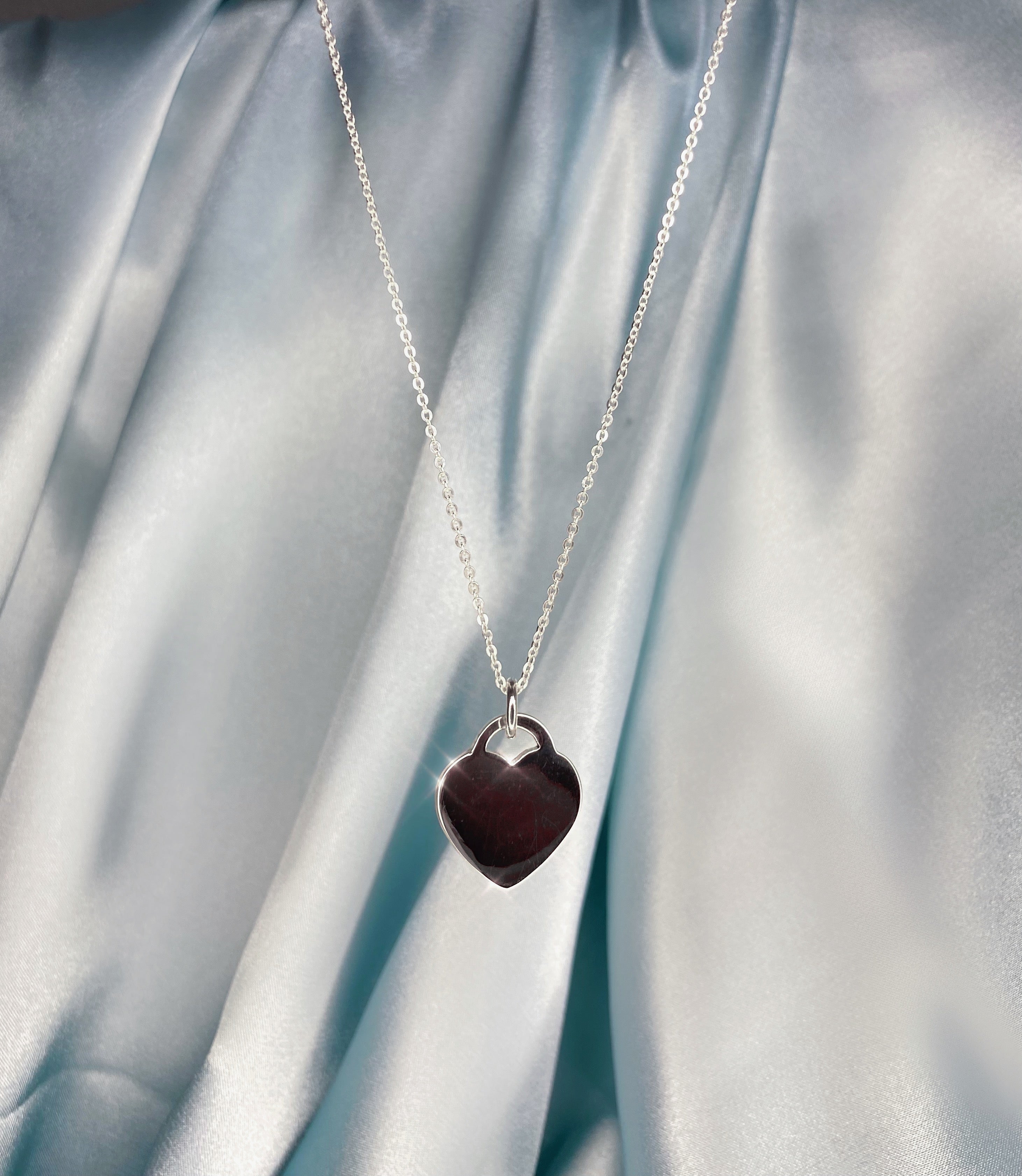 "l<3ve" heart necklace