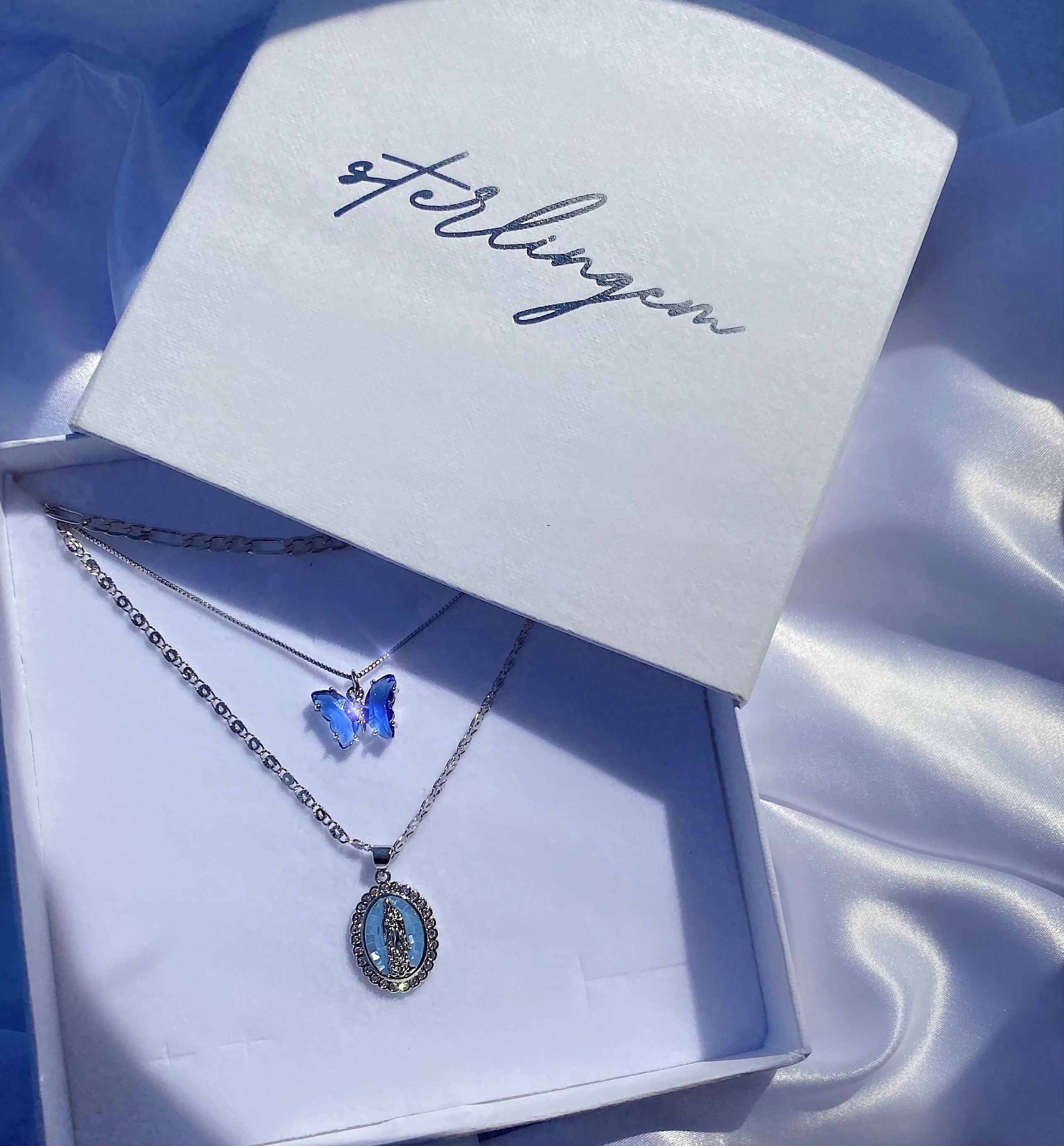 “iris” Virgin Mary set