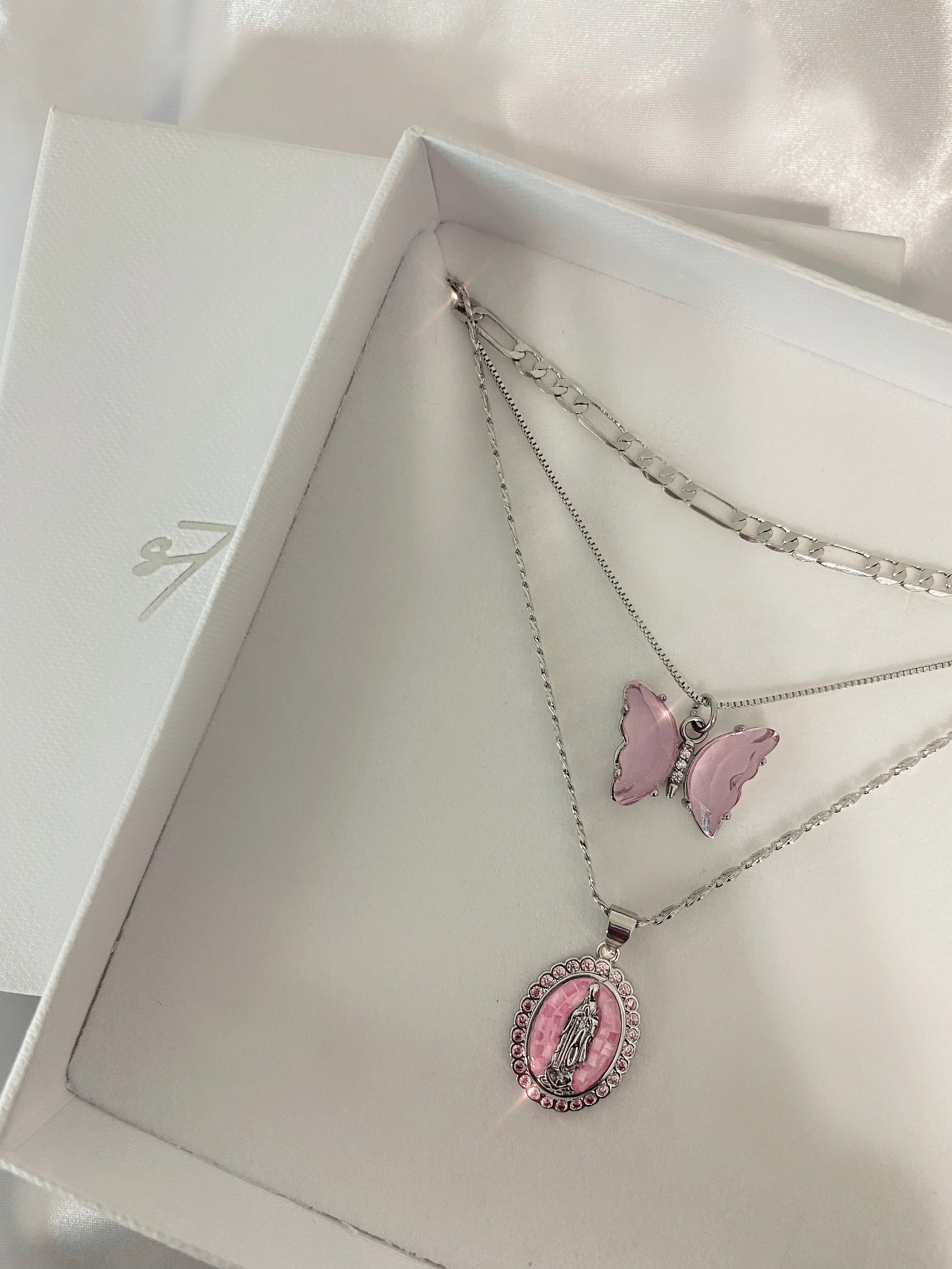 “pretty in pink” Virgin Maria set