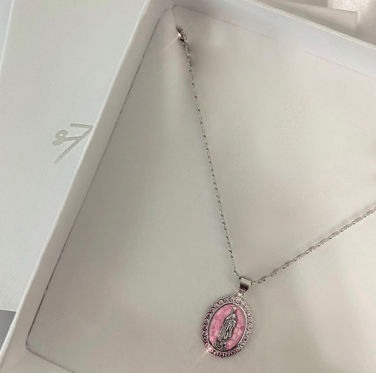 “Cathedral” Virgin Maria pendent